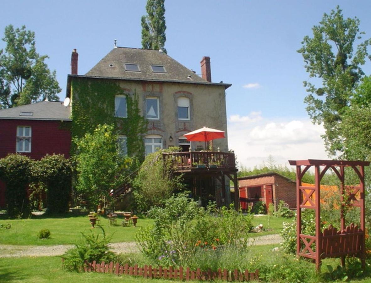 La Chaussee D'Olivet En Mayenne Bagian luar foto
